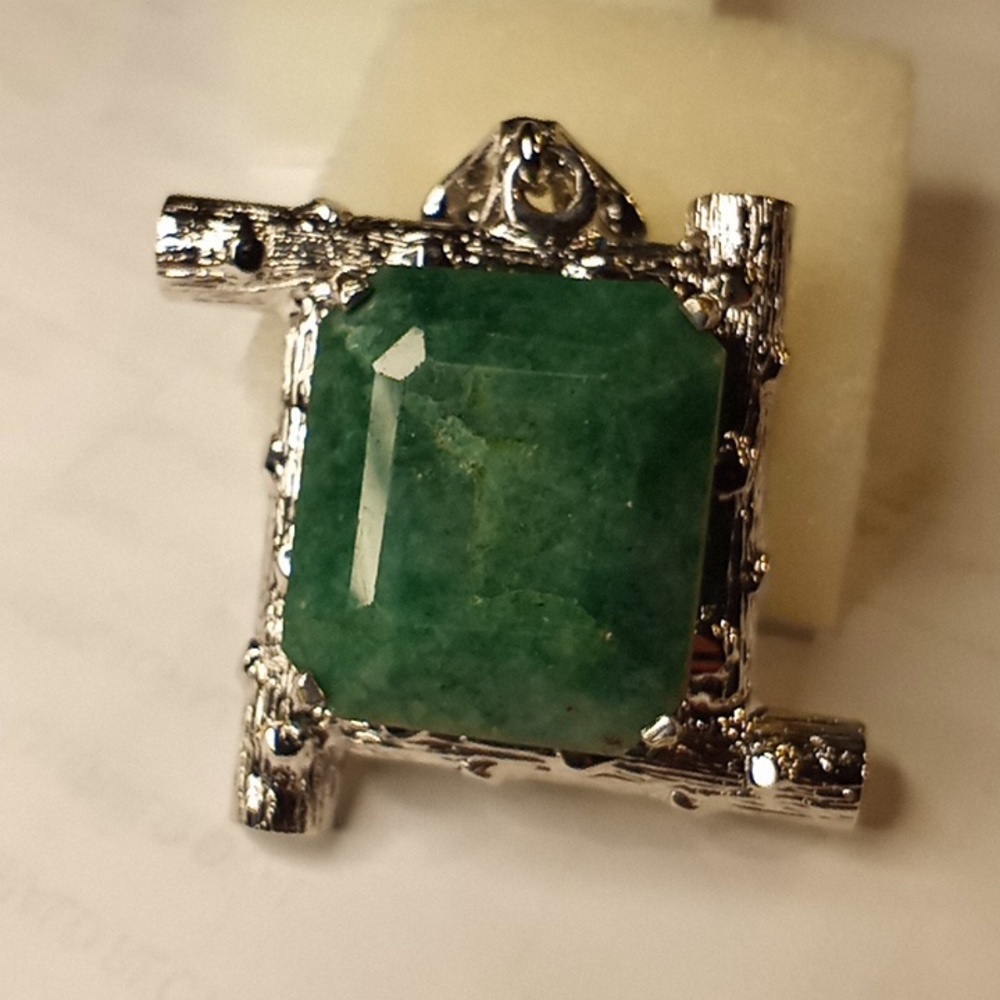 Emerald Beryl Pendant